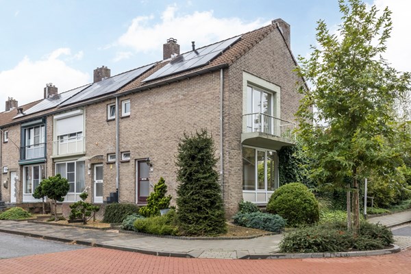 Verkocht onder voorbehoud: Verrassend ruime hoekwoning met 4 slaapkamers, dakkapel achterzijde met tuin in Heerlen